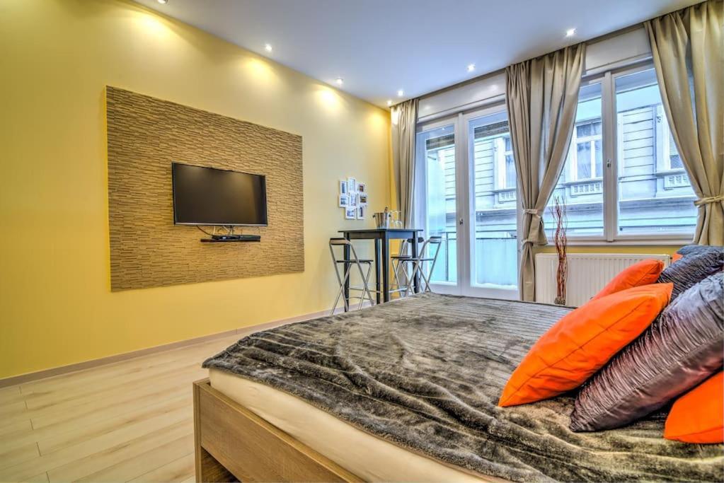 Downtown Charm By Nw Apartman *